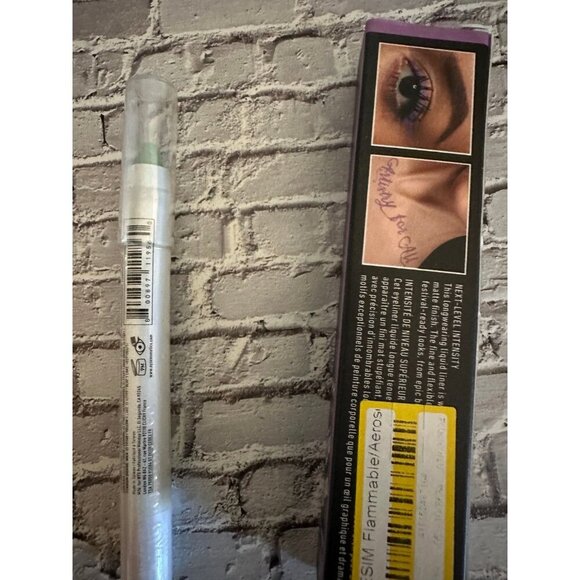 NYX Mini Eye Bundle - Epic Wear Lilac Eyeliner and green jumbo eye crayon - Picture 4 of 4